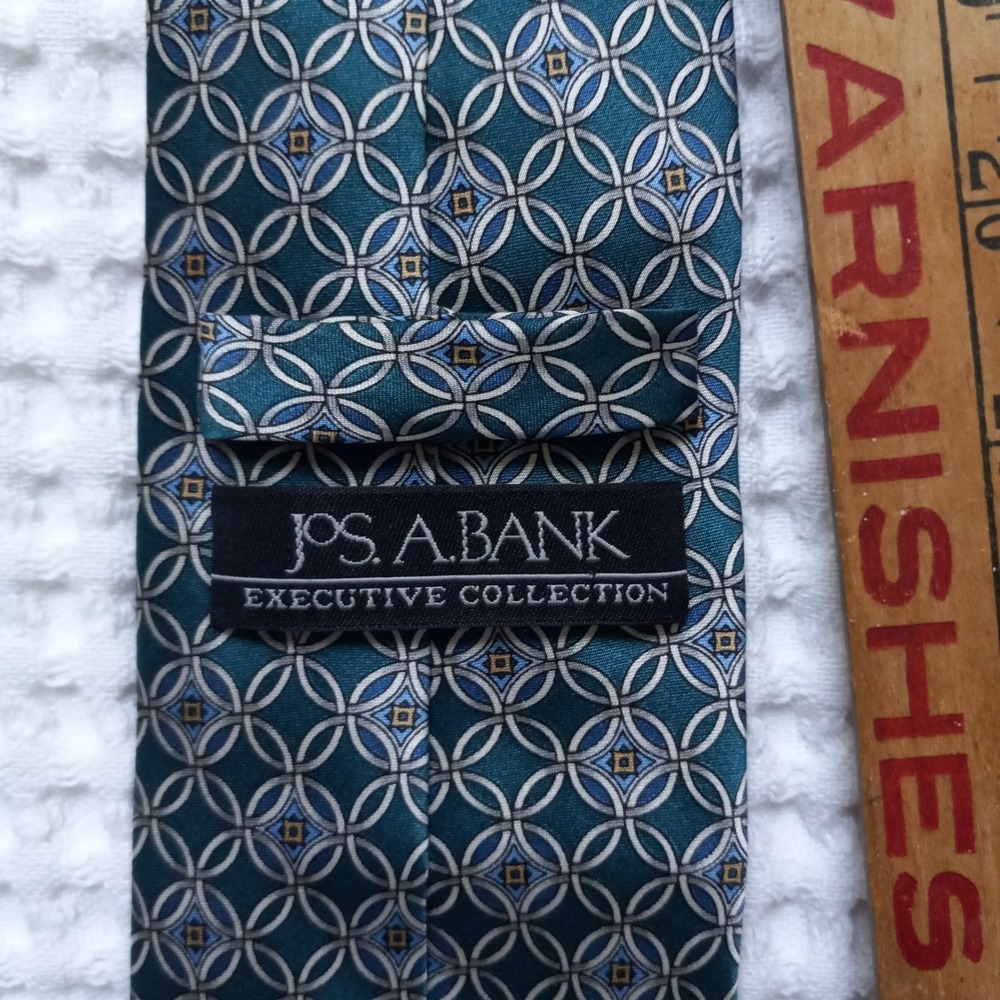 JOS A BANK EXECUTIVE COLLECTION Silk Tie Green Blue Medallion Mens Necktie